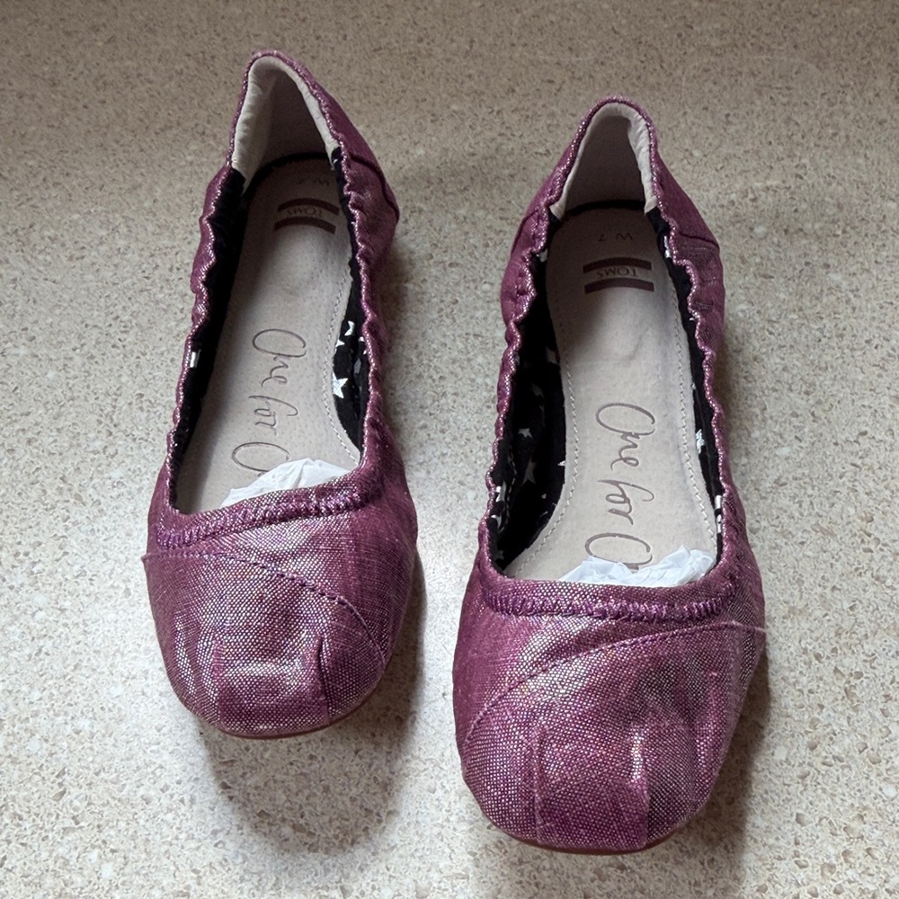 Tom’s women’s ballet flats, size 7